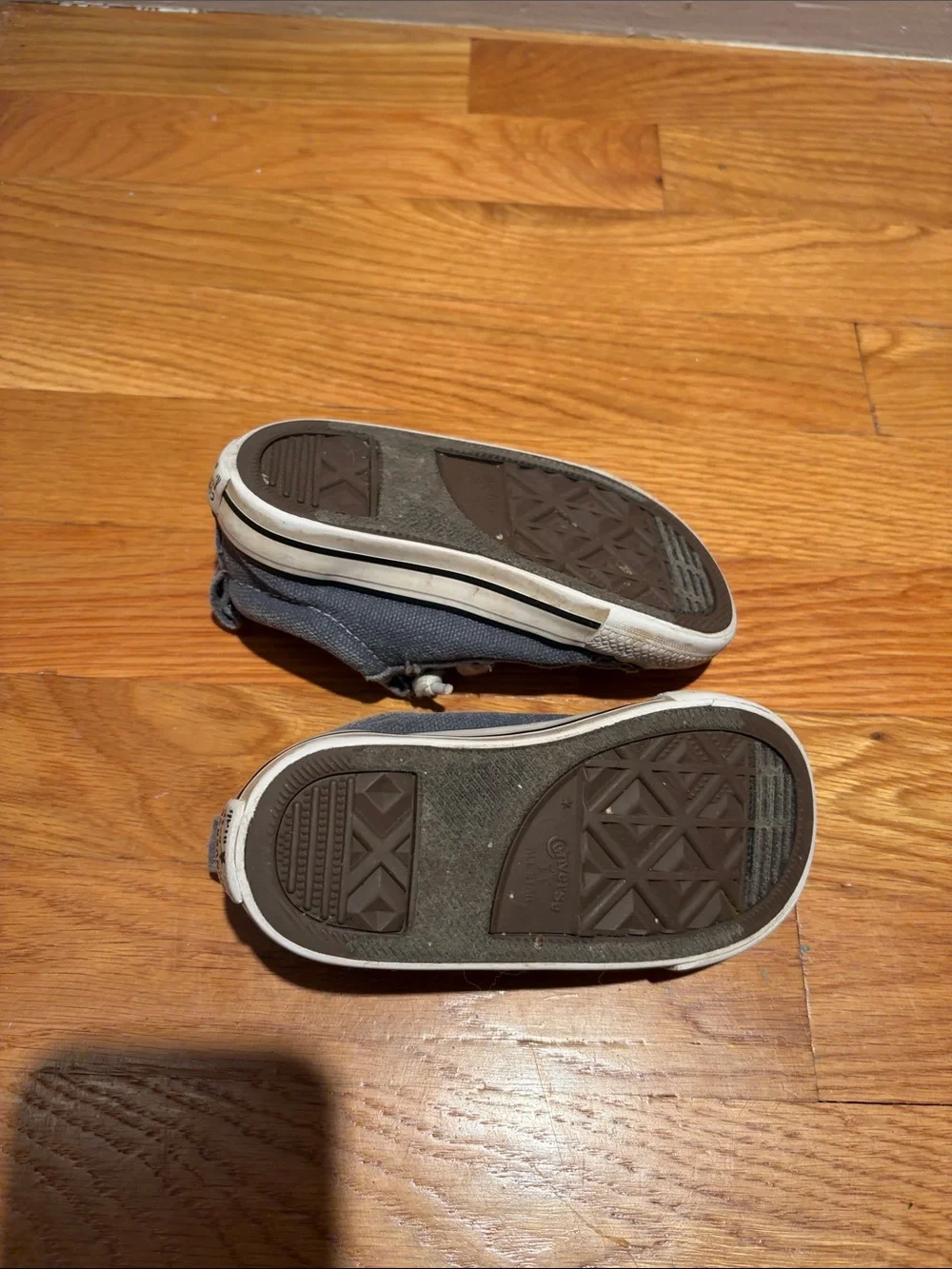 Converse Kids Navy Blue and White Low-Top Sneakers